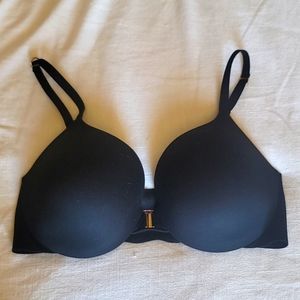 Victoria's secret black, front clasp, incredible bra.  Never worn. 36D